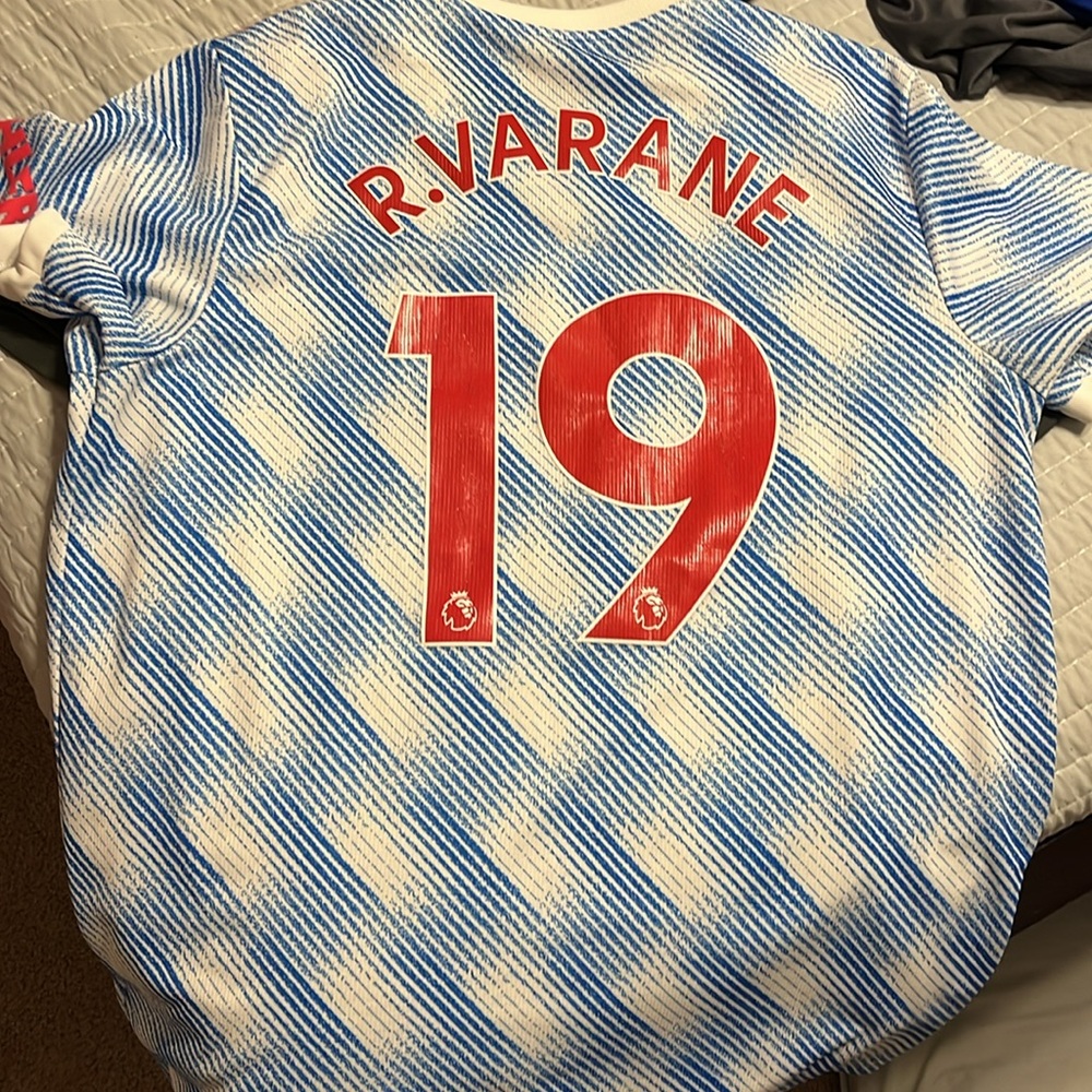 Manchester United Raphael varane #19 - Picture 2 of 2